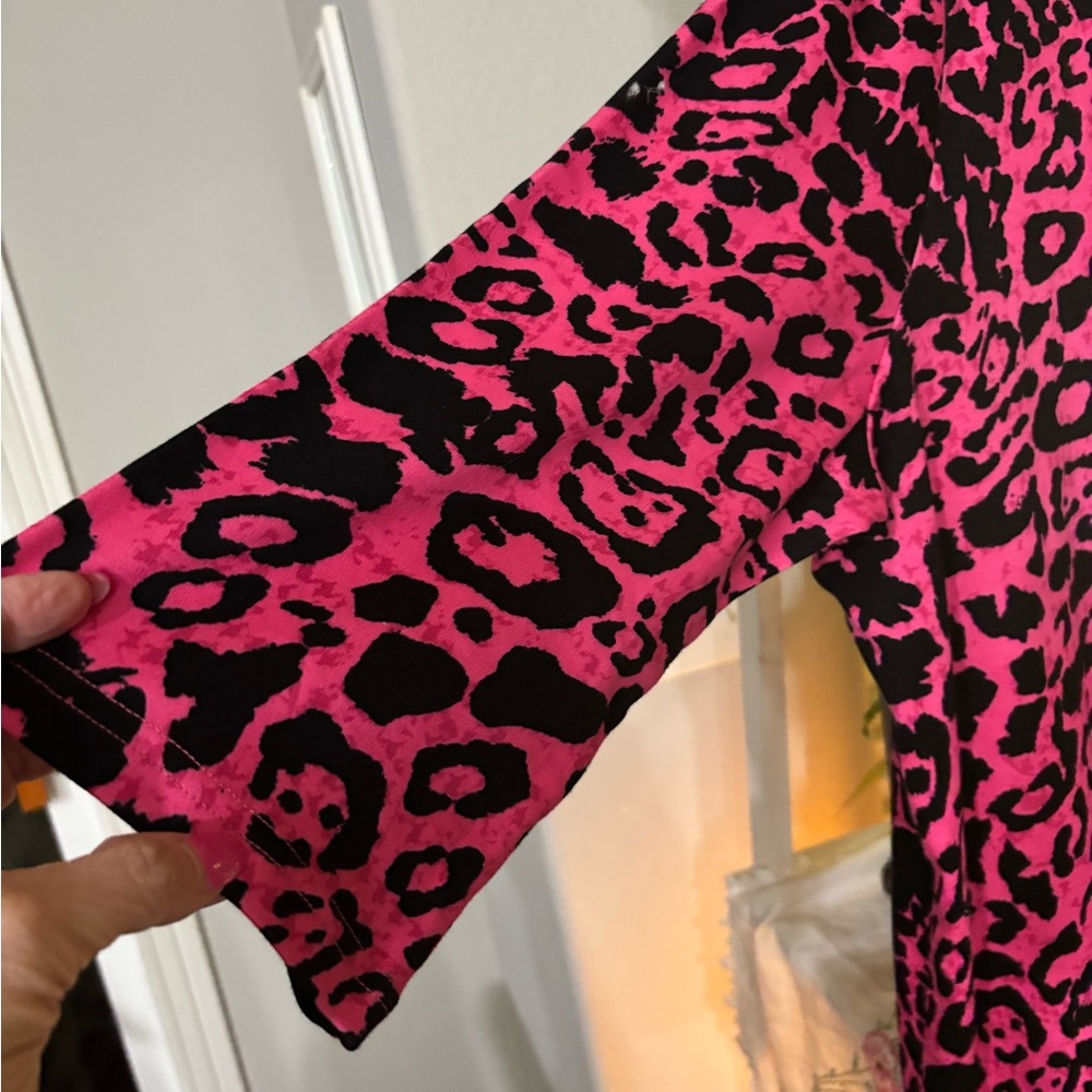 Quacker Factory Pink and Black Leopard Print Top - Picture 3 of 4